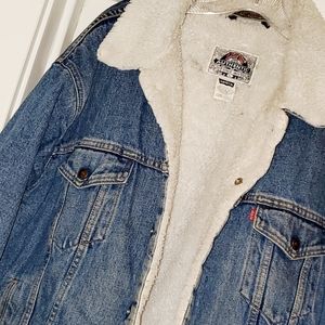 Save on Levi's 1980's Sherpa Lined Distressed Denim Jacket Large #70609 Vintage